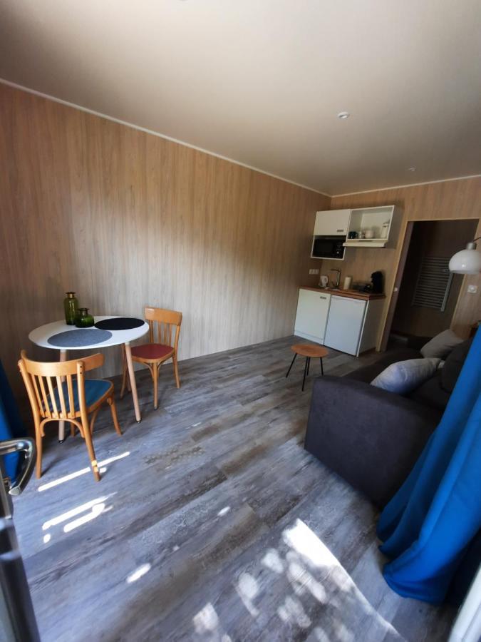 Le Lodge Des Chenes Brousses-et-Villaret Exterior photo