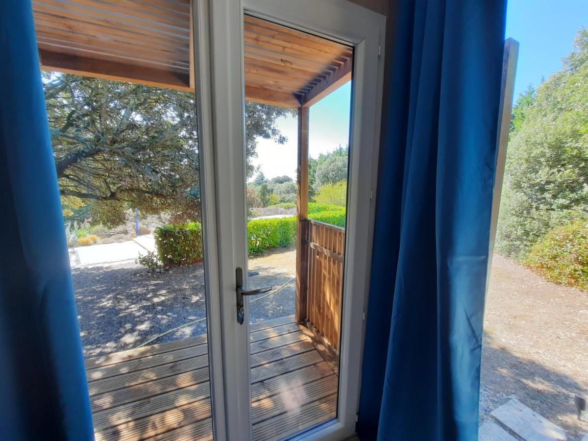 Le Lodge Des Chenes Brousses-et-Villaret Exterior photo